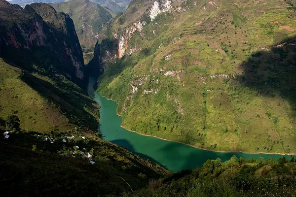 Haut-Tonkin Sauvage en 10 jours : De Ha Giang à Ban Gioc et Baie de Lan Ha