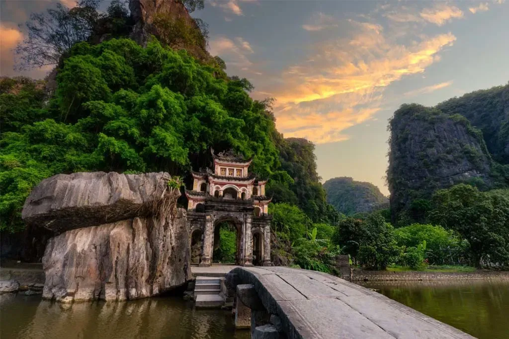 Vietnam en Famille en 14 jours : Rizières, Baie de Lan Ha et Cités Royales
