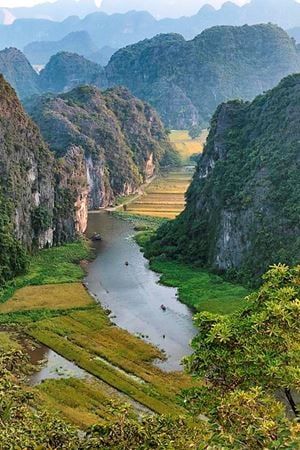 Merveilles du Vietnam : De la Baie d'Halong à l'île de Phu Quoc