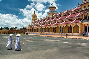 Sanctuaire caodaïste de Tây Ninh & galeries de Củ Chi — 1 jour